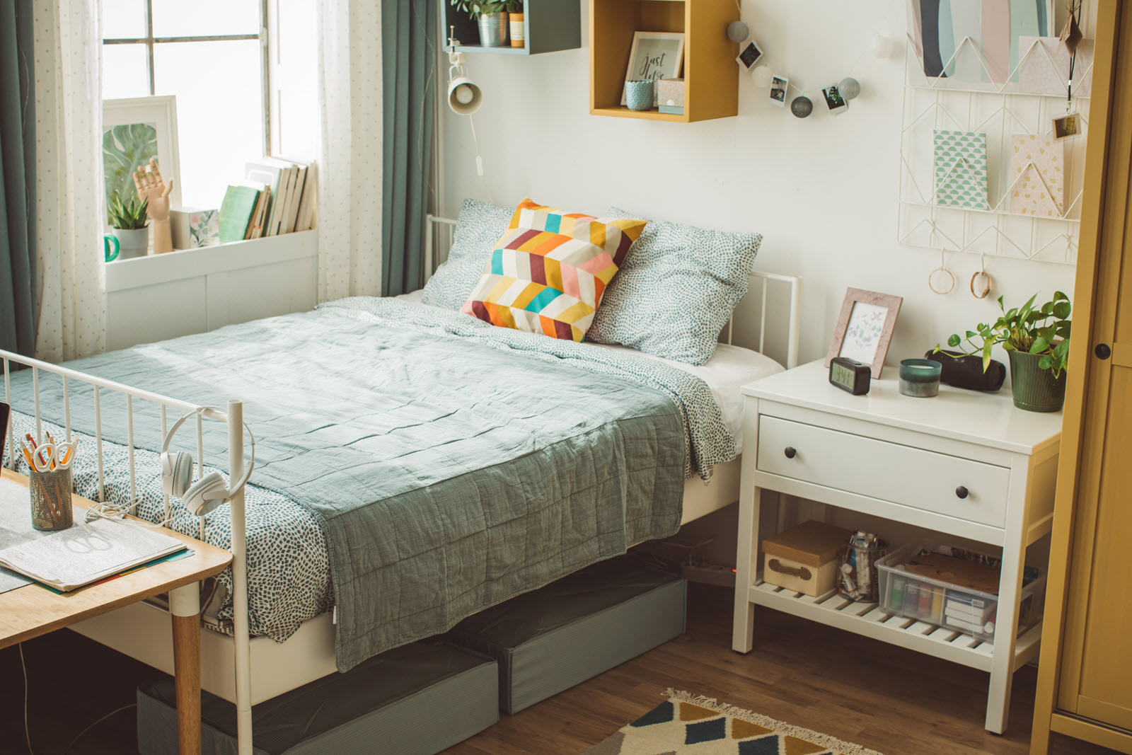 DORM SWEET DORM: COTTON DECOR MAKES NEW SPACES FEEL LIKE HOME